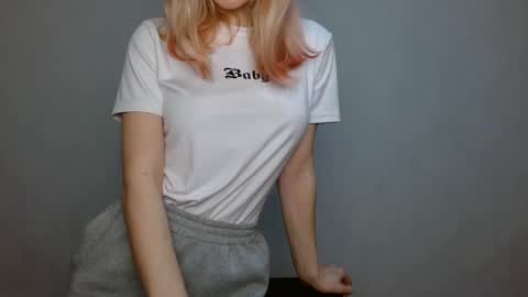 Snapshot of abbymoore__ chatting on 01/13/25, 01:17 Abby Lovense is active online show from 01/13/25, 01:17