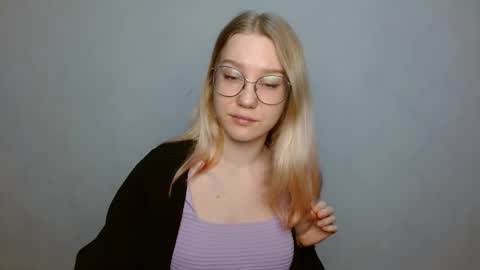 Snapshot of abbymoore__ chatting on 01/26/25, 12:01 Abby Lovense is active online show from 01/26/25, 12:01