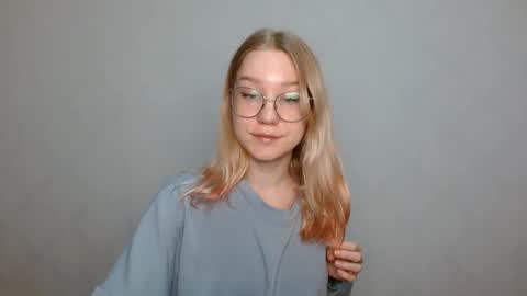 Snapshot of abbymoore__ chatting on 01/31/25, 12:07 Abby Lovense is active online show from 01/31/25, 12:07