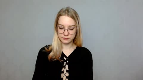 Snapshot of abbymoore__ chatting on 02/18/25, 08:38 Abby Lovense is active online show from 02/18/25, 08:38