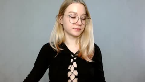 Snapshot of abbymoore__ chatting on 02/18/25, 11:44 Abby Lovense is active online show from 02/18/25, 11:44