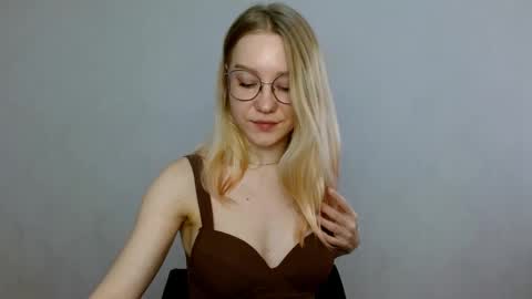 Snapshot of abbymoore__ chatting on 02/25/25, 09:53 Abby Lovense is active online show from 02/25/25, 09:53