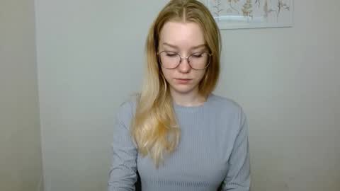 Snapshot of abbymoore__ chatting on 09/25/25, 10:30 Abby Lovense is active online show from 09/25/25, 10:30