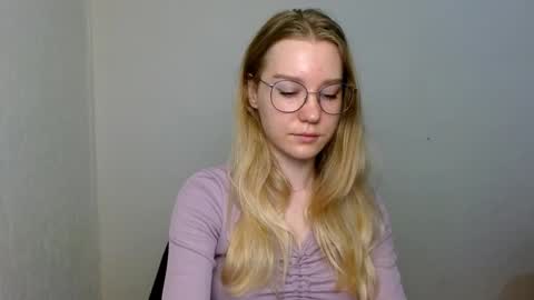 Abby Lovense is active online show from 11/27/25, 09:44