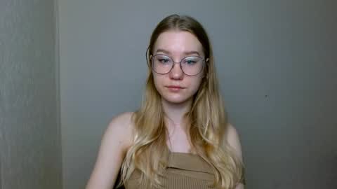 Abby Lovense is active online show from 12/01/25, 10:09