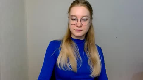 Abby Lovense is active online show from 12/17/25, 11:27