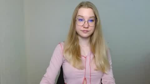 Abby Lovense is active online show from 03/28/26, 08:03
