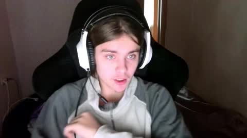 Snapshot of abbysal_blade chatting on 12/19/25, 07:48 abbysal_blade online show from 12/19/25, 07:48