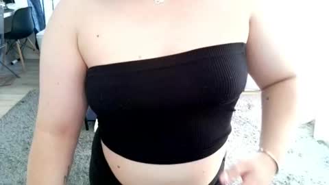 Snapshot of abbyvibe chatting on 10/29/25, 10:50 abbyvibe online show from 10/29/25, 10:50