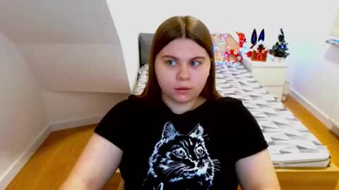 Snapshot of abbyvibe chatting on 12/14/25, 02:33 abbyvibe online show from 12/14/25, 02:33