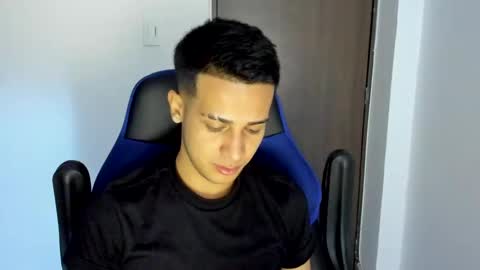 Snapshot of abelasburgo chatting on 02/15/25, 06:55 Independence model AbelAsburgo online show from 02/15/25, 06:55