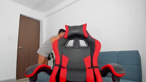 Independence model AbelAsburgo online show from 03/21/26, 11:48