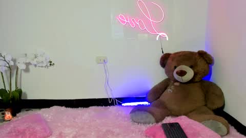  Abella and Kendra  online show from 01/05/25, 01:13