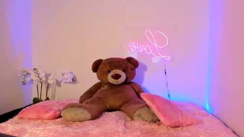  Abella and Kendra  online show from 01/18/25, 11:22