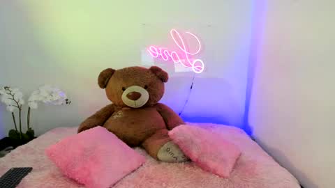  Abella and Kendra  online show from 02/01/25, 08:05