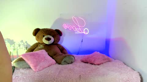  Abella and Kendra  online show from 02/07/25, 09:48