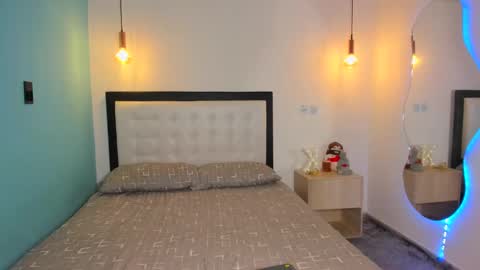  Abella and Kendra  online show from 10/14/25, 11:49