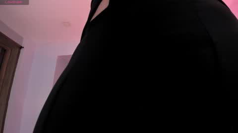 Snapshot of abellacroft chatting on 05/26/26, 12:23 Abella online show from 05/26/26, 12:23