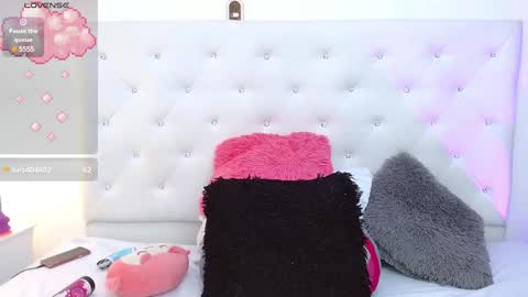 Snapshot of abelladanger_92 chatting on 01/15/25, 07:15 BELLA online show from 01/15/25, 07:15