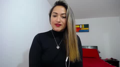 Snapshot of abie_spicy_ chatting on 02/21/25, 01:33 ximena online show from 02/21/25, 01:33