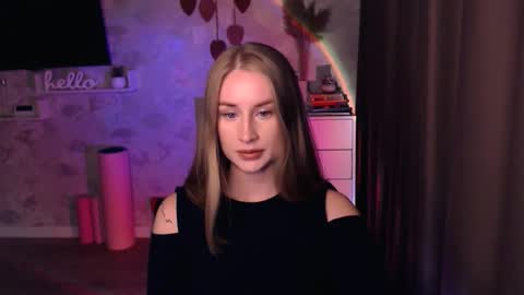 Snapshot of abigail_flex chatting on 10/19/25, 06:52 Anna online show from 10/19/25, 06:52