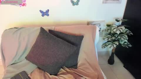 Snapshot of abigail_luna_ chatting on 01/04/25, 02:35 abi online show from 01/04/25, 02:35