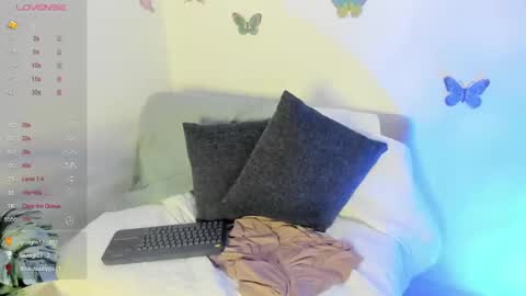 Snapshot of abigail_luna_ chatting on 01/18/25, 12:57 abi online show from 01/18/25, 12:57