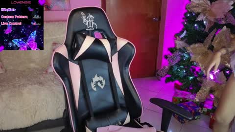 Snapshot of abigail_monroe__ chatting on 12/17/24, 04:12 abigail_monroe__ online show from 12/17/24, 04:12