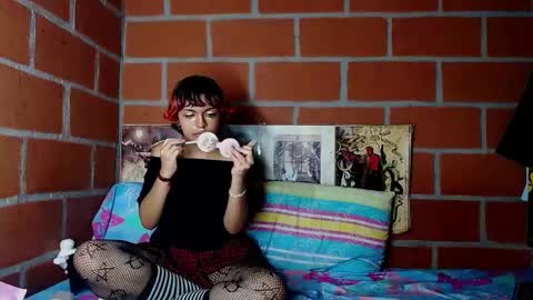 Snapshot of abigailandnoah chatting on 12/30/24, 12:11 Abigail and Noah online show from 12/30/24, 12:11