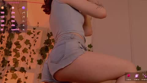 Snapshot of abigailforl chatting on 05/15/26, 05:36 abigailforl online show from 05/15/26, 05:36