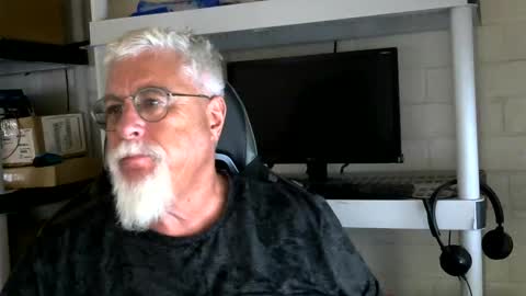 Snapshot of abigspermdonor chatting on 10/28/25, 06:32 abigspermdonor online show from 10/28/25, 06:32