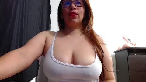 Snapshot of abril_bianchi chatting on 10/31/25, 02:40 abril_bianchi online show from 10/31/25, 02:40