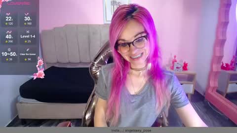 abril_ch_ online show from 10/15/25, 10:48