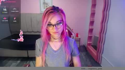 abril_ch_ online show from 10/25/25, 10:45