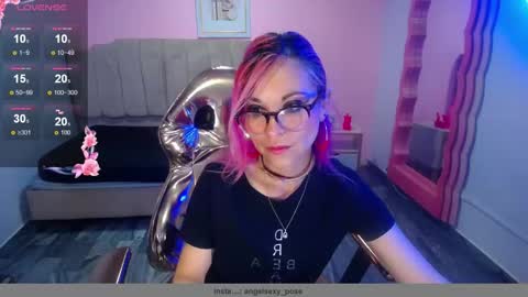 abril_ch_ online show from 10/30/25, 10:38