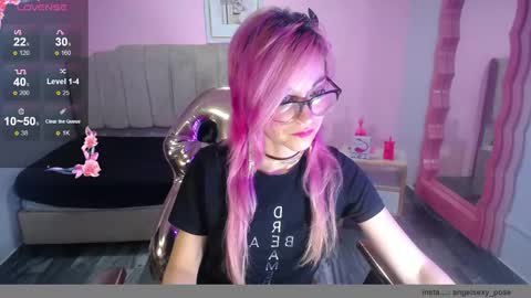 abril_ch_ online show from 11/01/25, 10:50