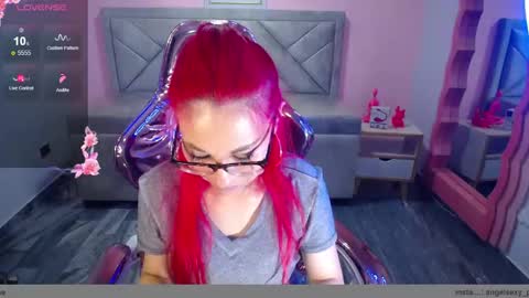 abril_ch_ online show from 12/03/25, 10:57