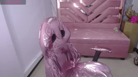 abril_ch_ online show from 02/23/26, 12:35