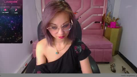 abril_ch_ online show from 04/11/26, 12:20