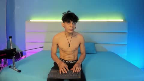 Abril and Julian online show from 02/27/26, 11:43