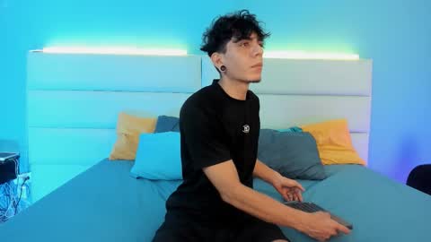 Abril and Julian online show from 02/28/26, 11:33