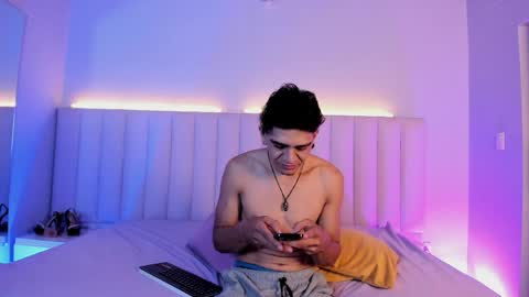 Abril and Julian online show from 06/02/26, 11:56