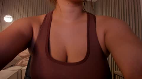 abril online show from 05/19/26, 03:02