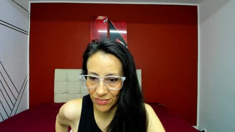 Snapshot of abrillee1 chatting on 02/01/25, 10:13 ABRIL online show from 02/01/25, 10:13