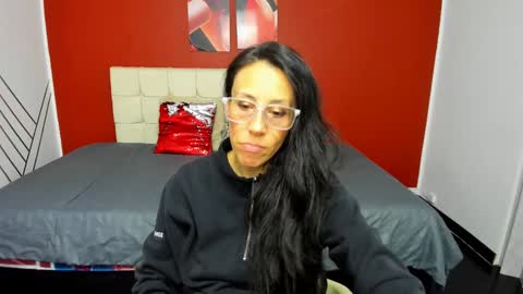 Snapshot of abrillee1 chatting on 02/08/25, 08:53 ABRIL online show from 02/08/25, 08:53