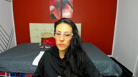 Snapshot of abrillee1 chatting on 02/13/25, 08:03 ABRIL online show from 02/13/25, 08:03