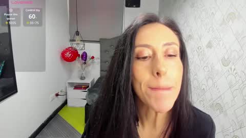 Snapshot of abrillee1 chatting on 03/07/25, 08:33 ABRIL online show from 03/07/25, 08:33