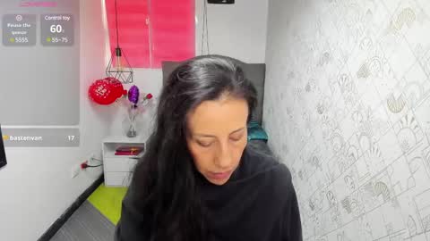 Snapshot of abrillee1 chatting on 03/11/25, 03:23 ABRIL online show from 03/11/25, 03:23