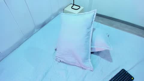 Snapshot of abrilsonne chatting on 02/16/25, 06:32 AbrilSonne online show from 02/16/25, 06:32