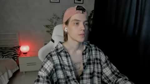 Snapshot of abslut chatting on 07/08/26, 02:32 Nick online show from 07/08/26, 02:32